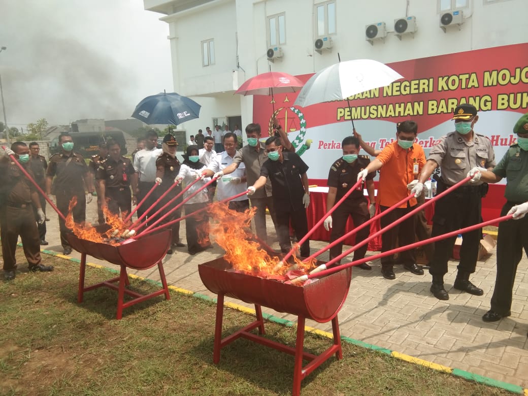 gambar utama