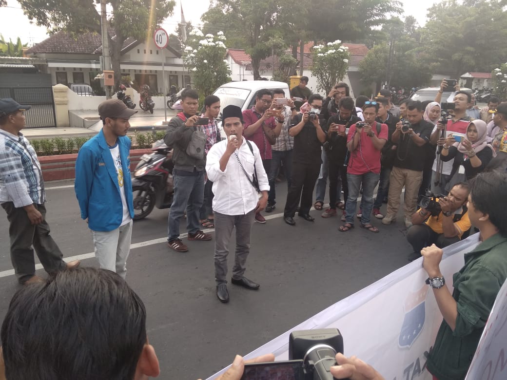 gambar utama