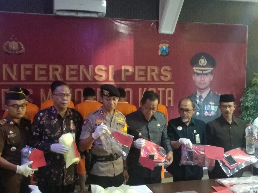 gambar utama