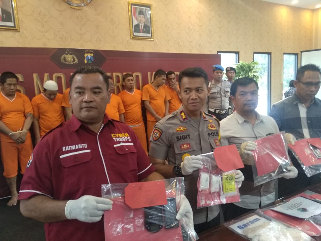 gambar utama