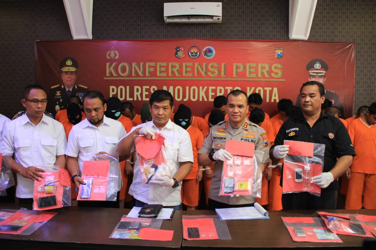 gambar utama