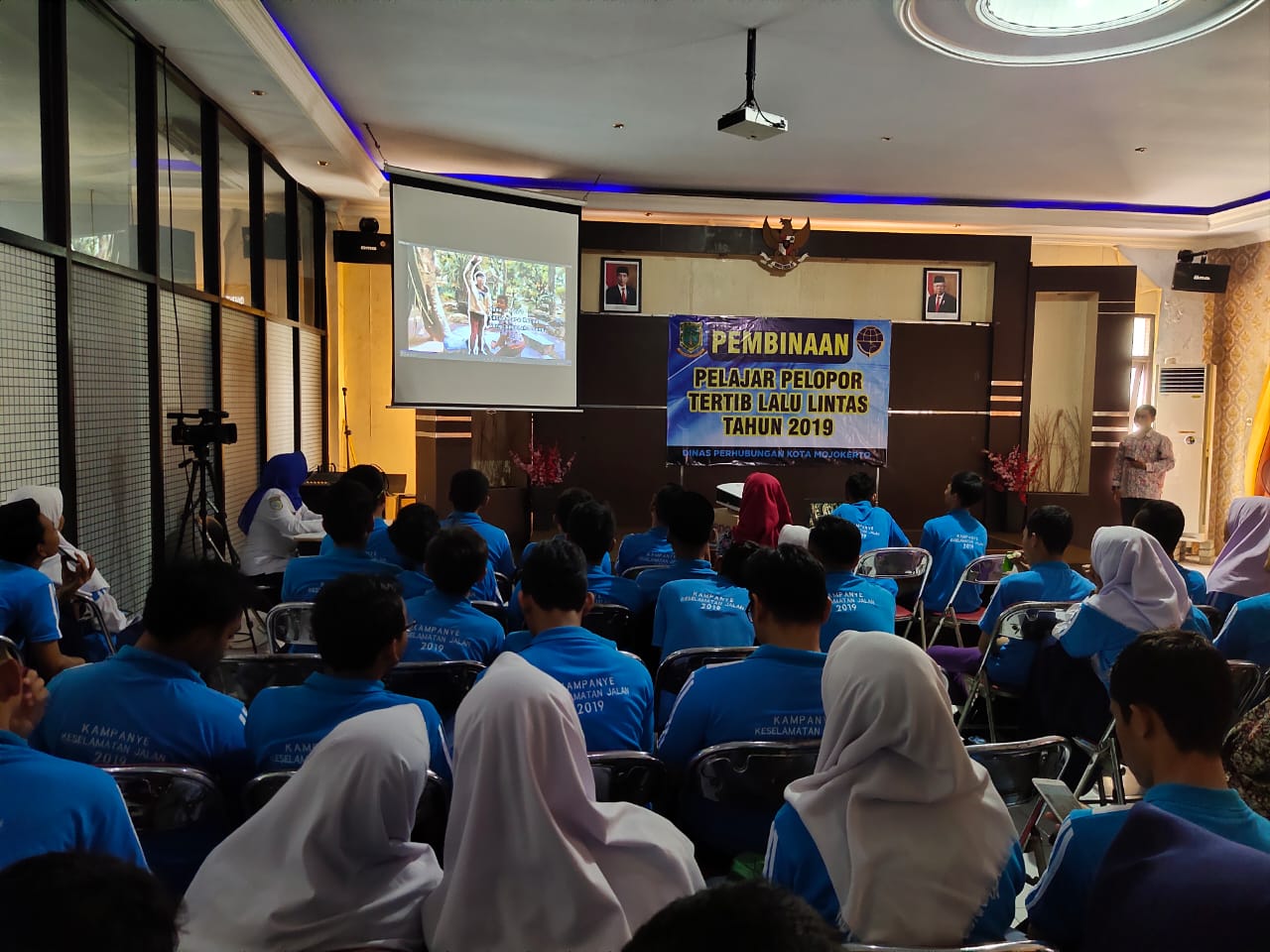 gambar utama