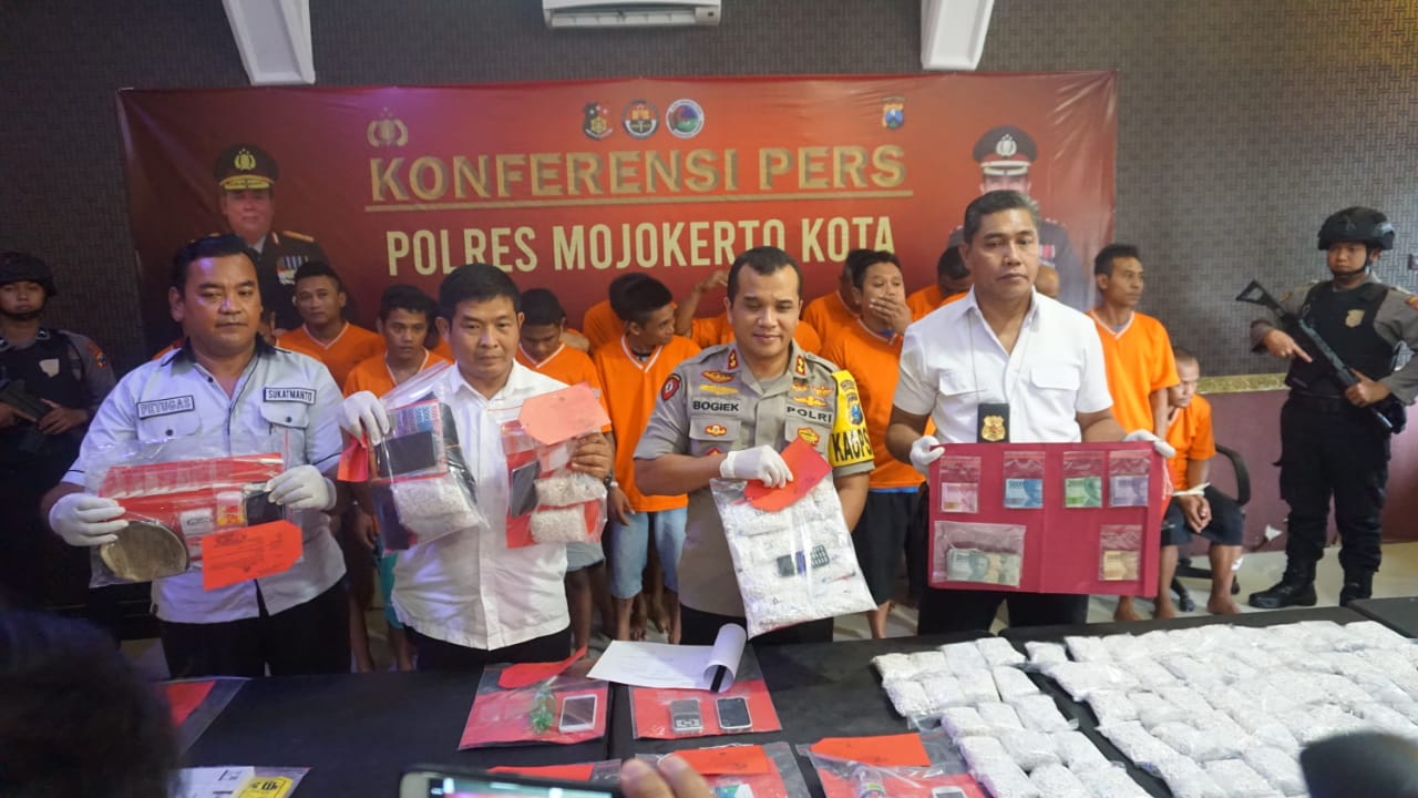gambar utama