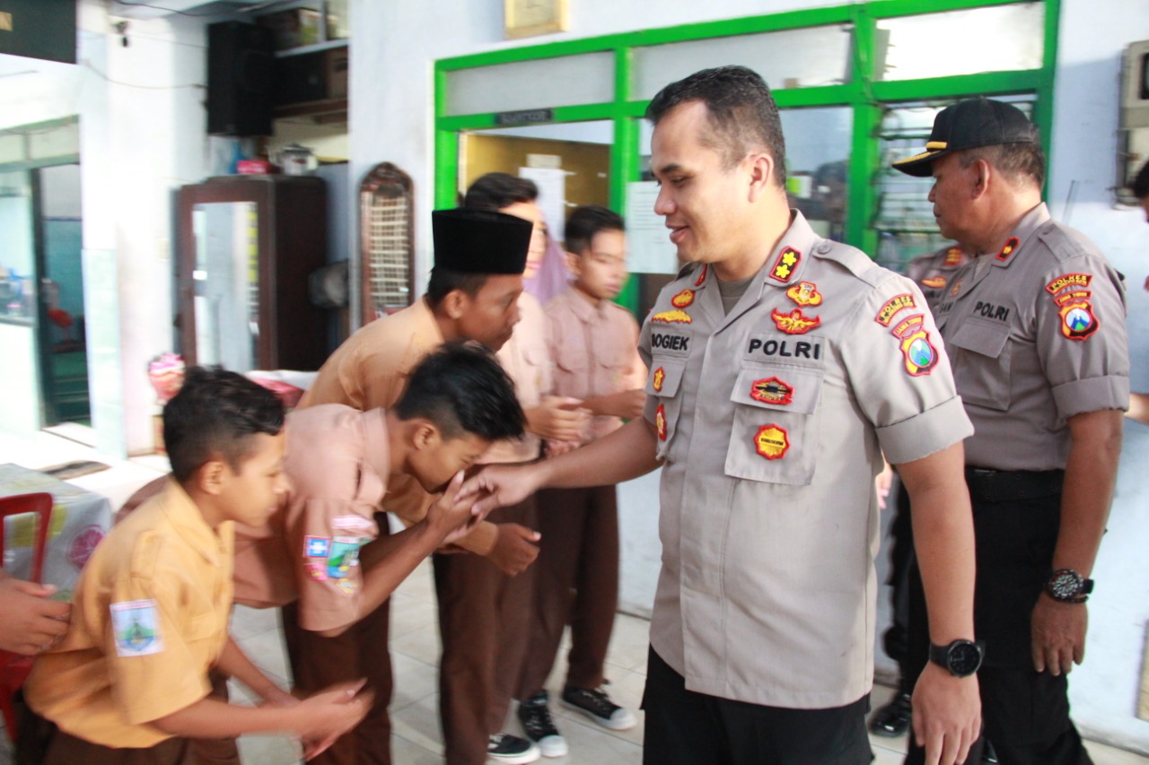gambar utama