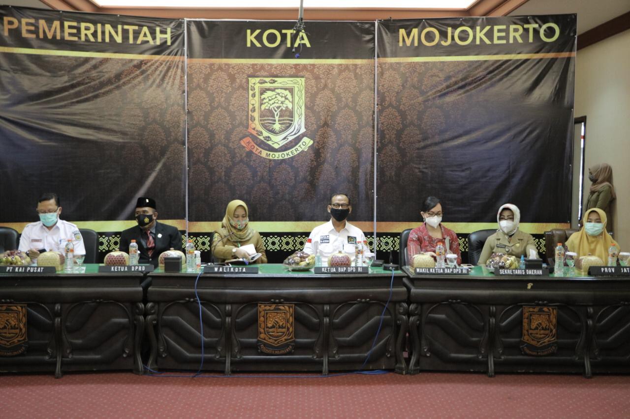 gambar utama