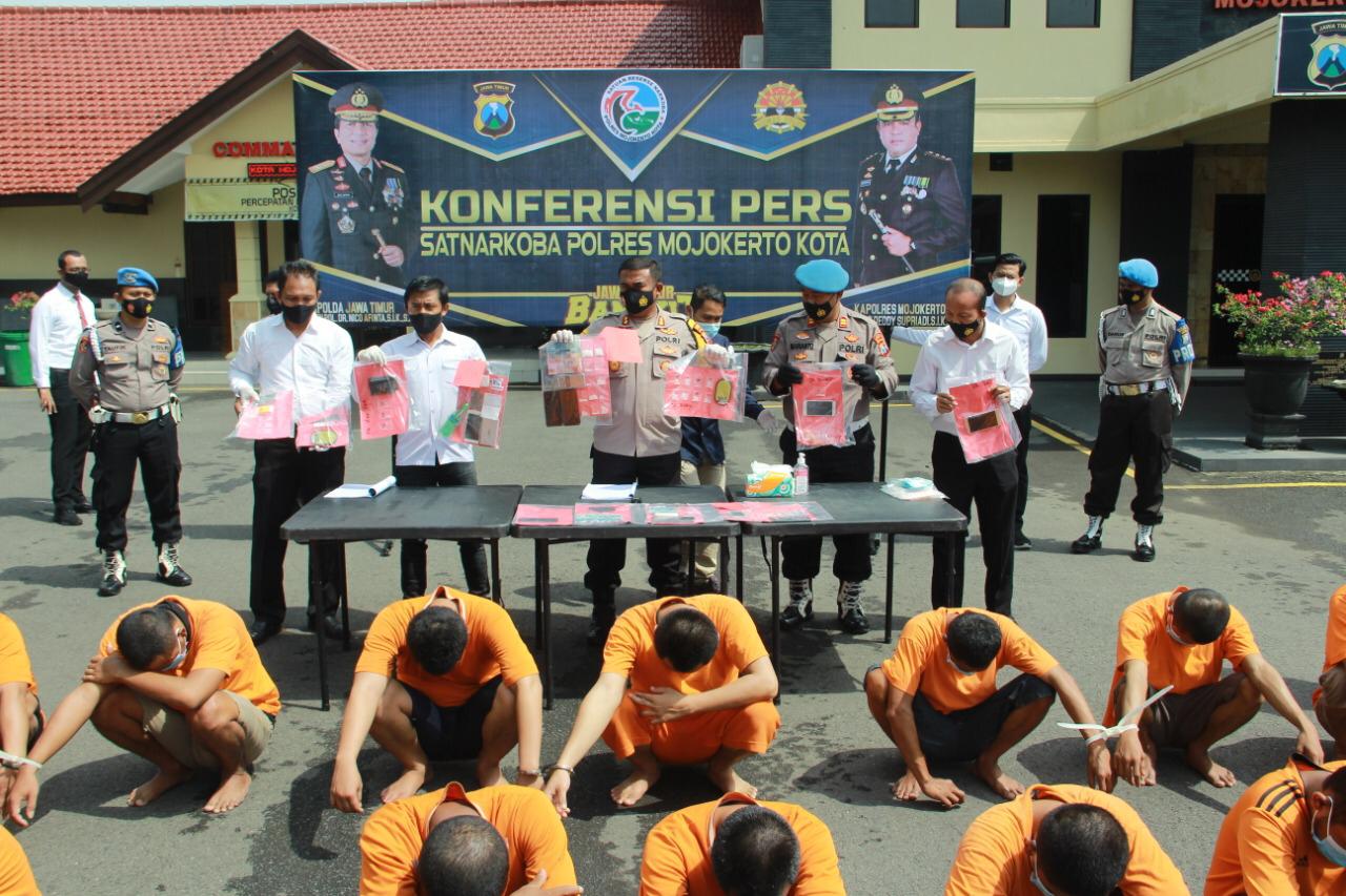 gambar utama
