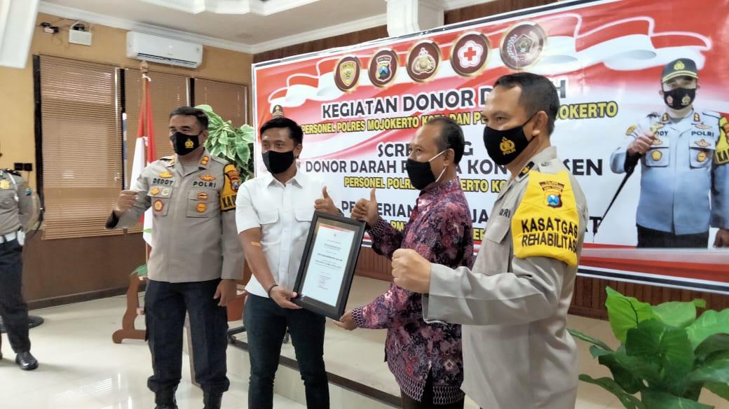 gambar utama