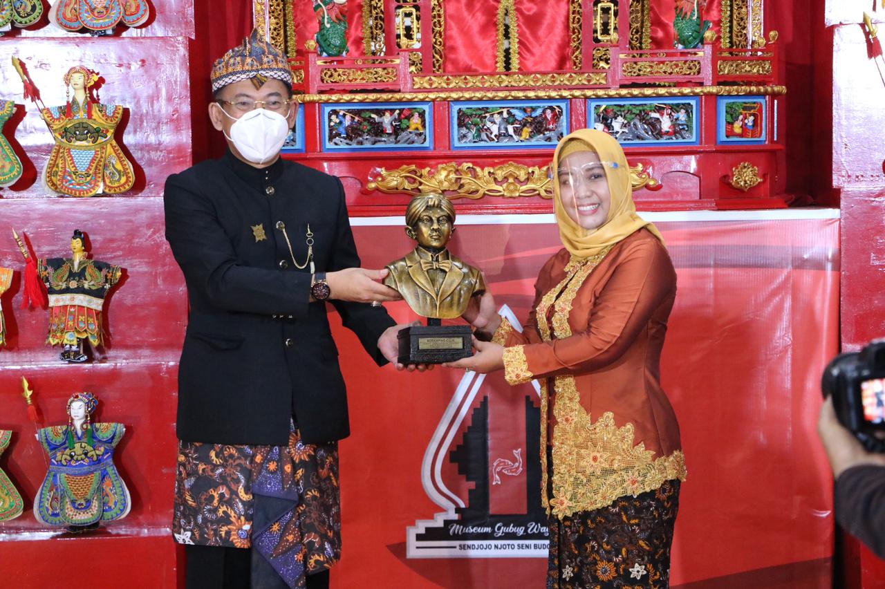 gambar utama