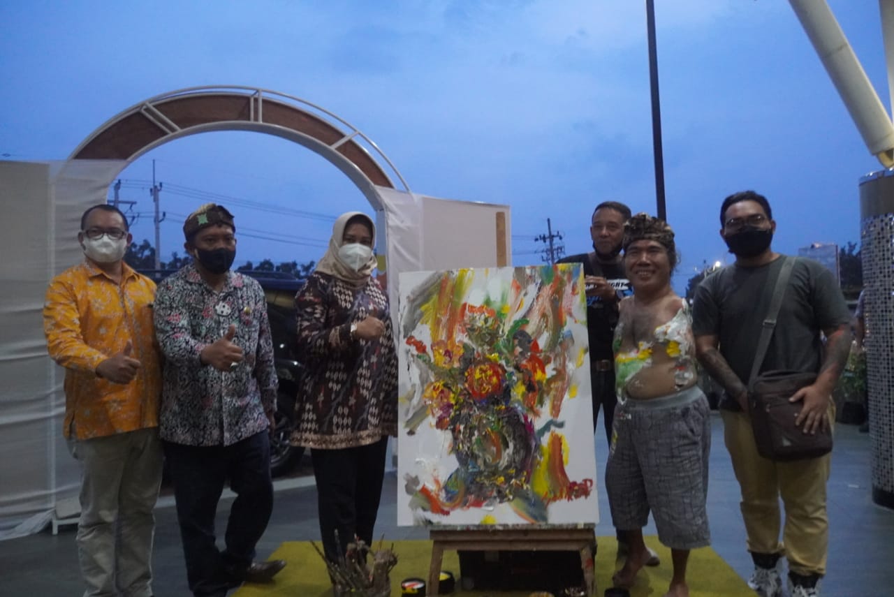 gambar utama