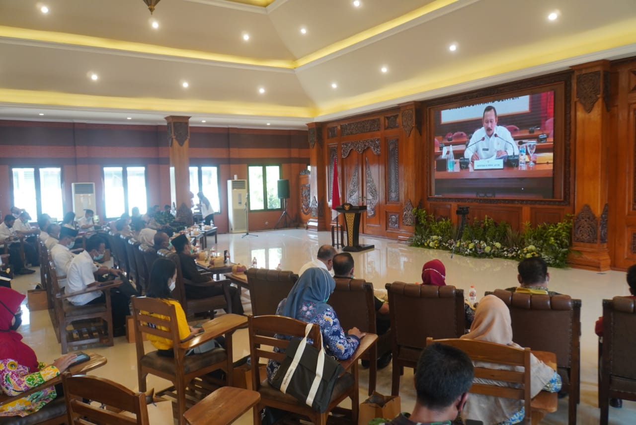 gambar utama