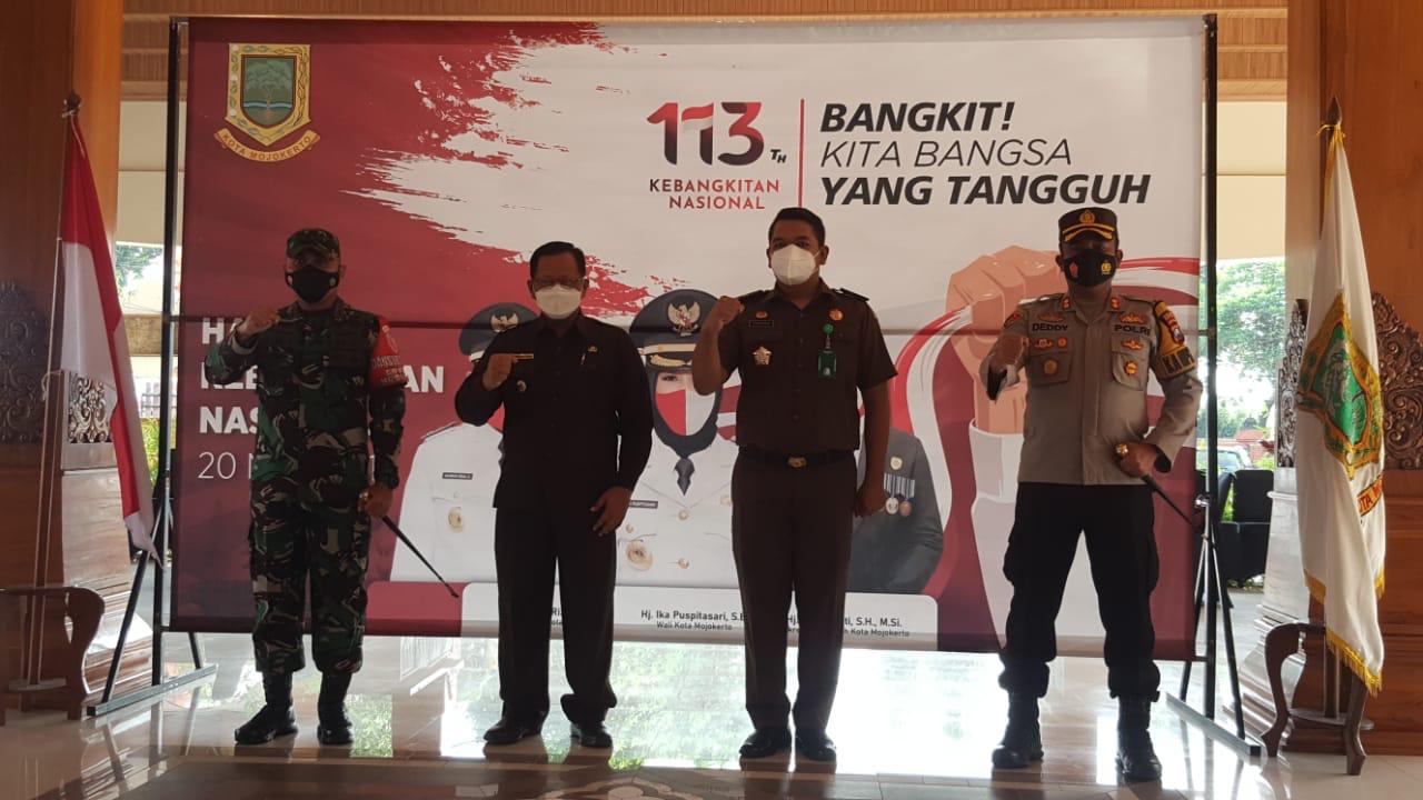 gambar utama