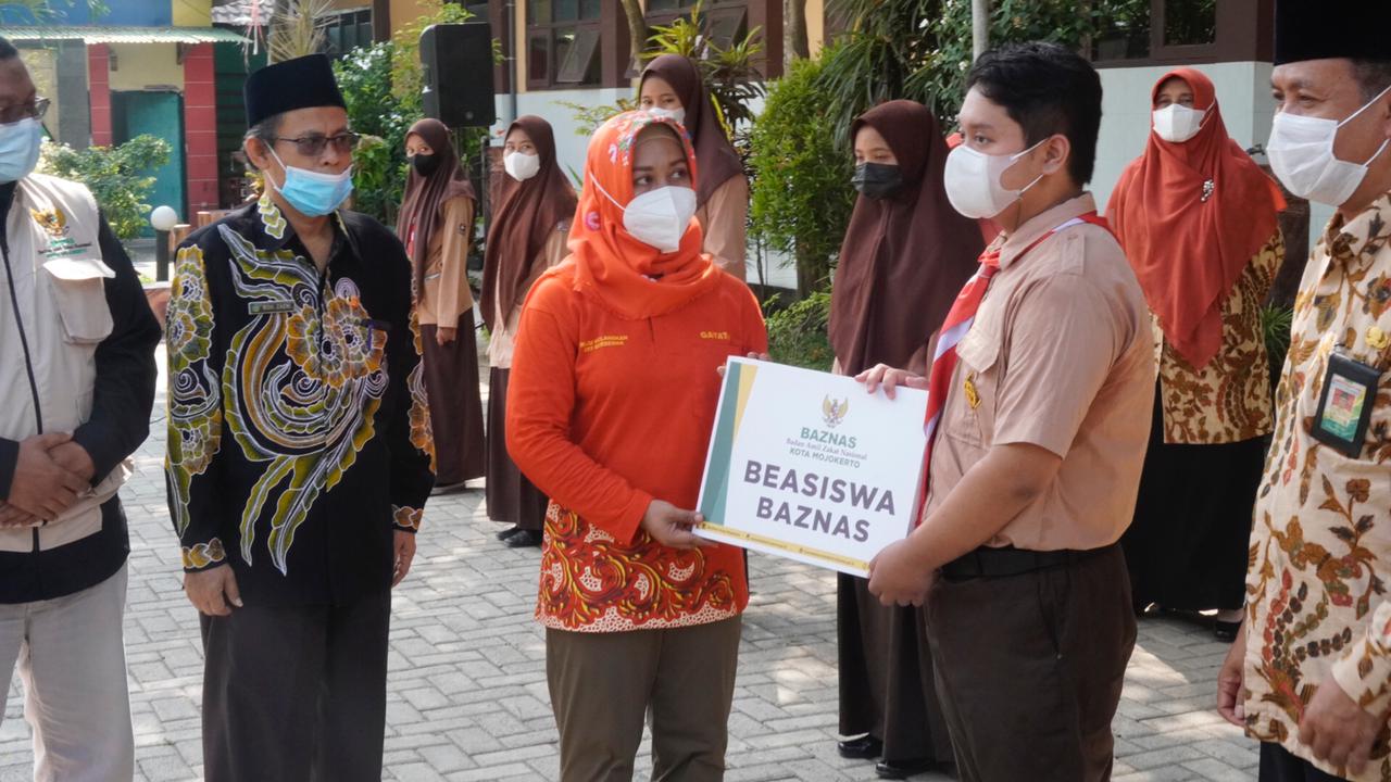 gambar utama