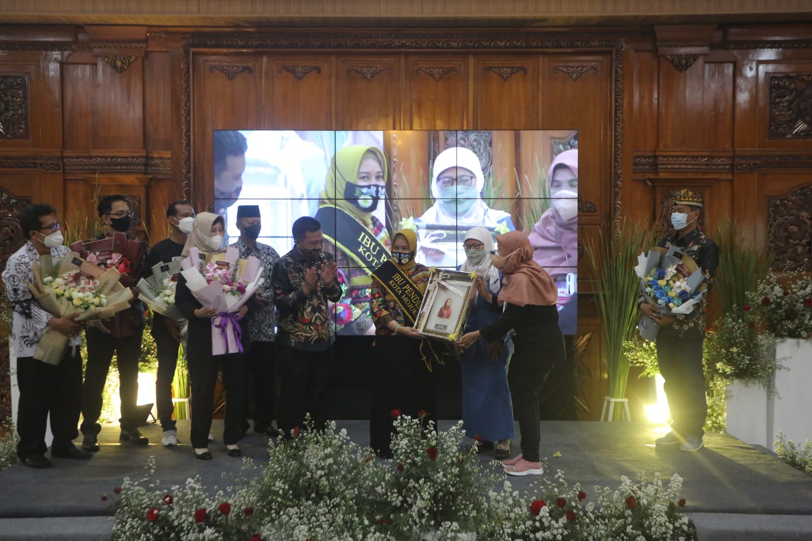 gambar utama