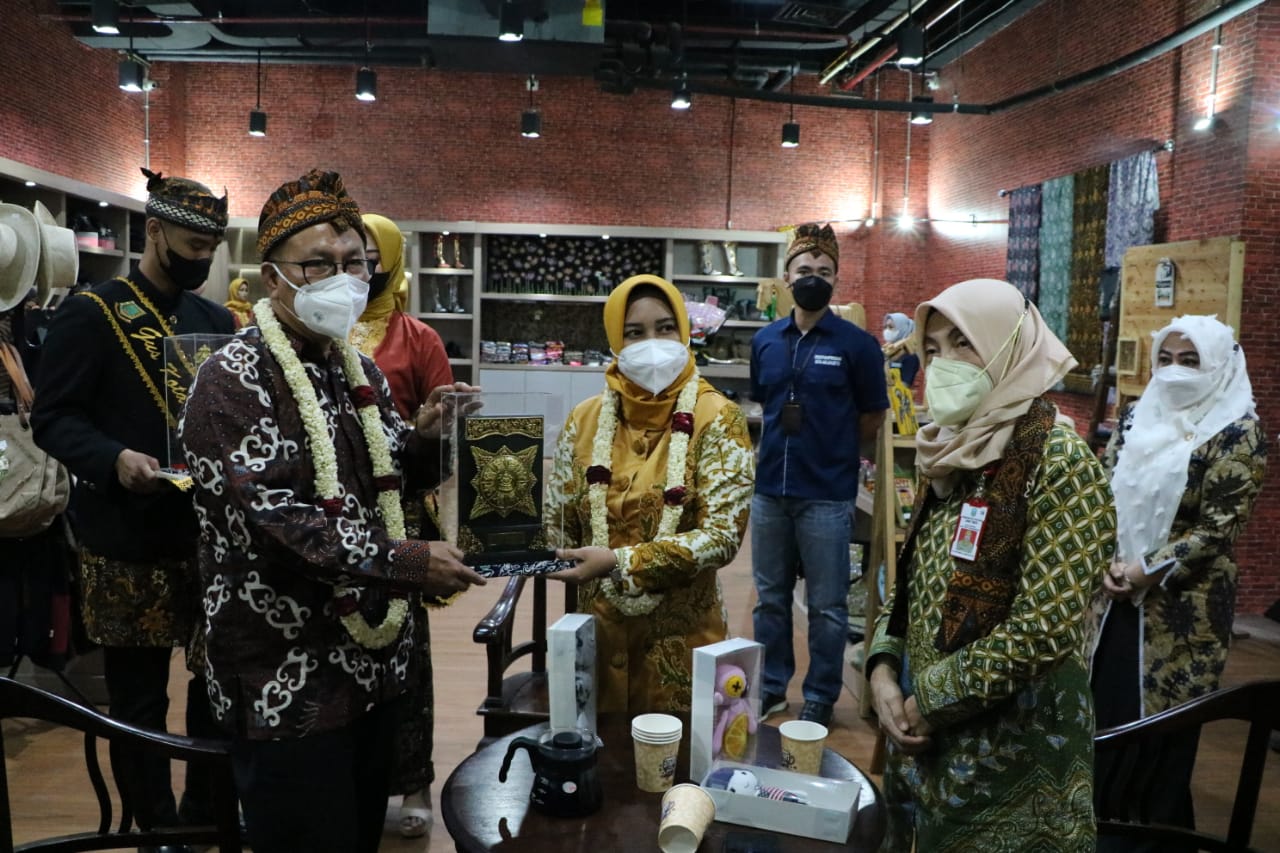 gambar utama