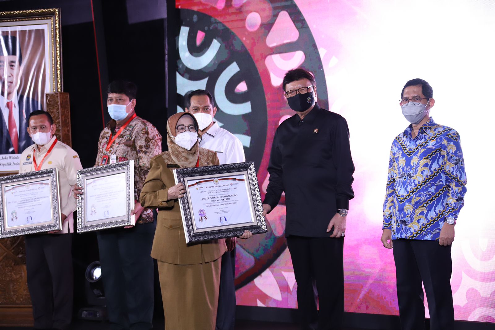 gambar utama