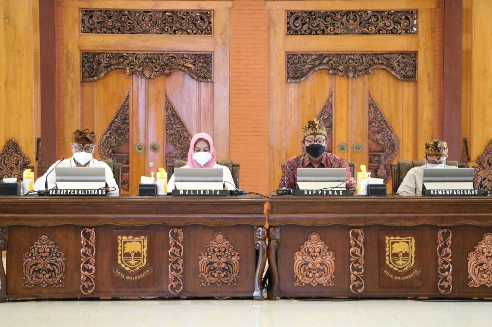 gambar utama