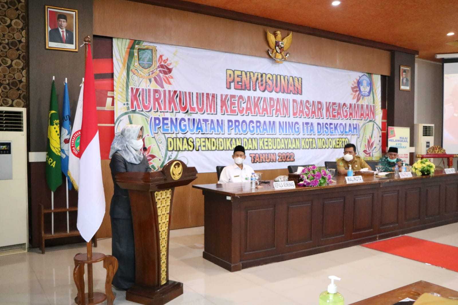 gambar utama