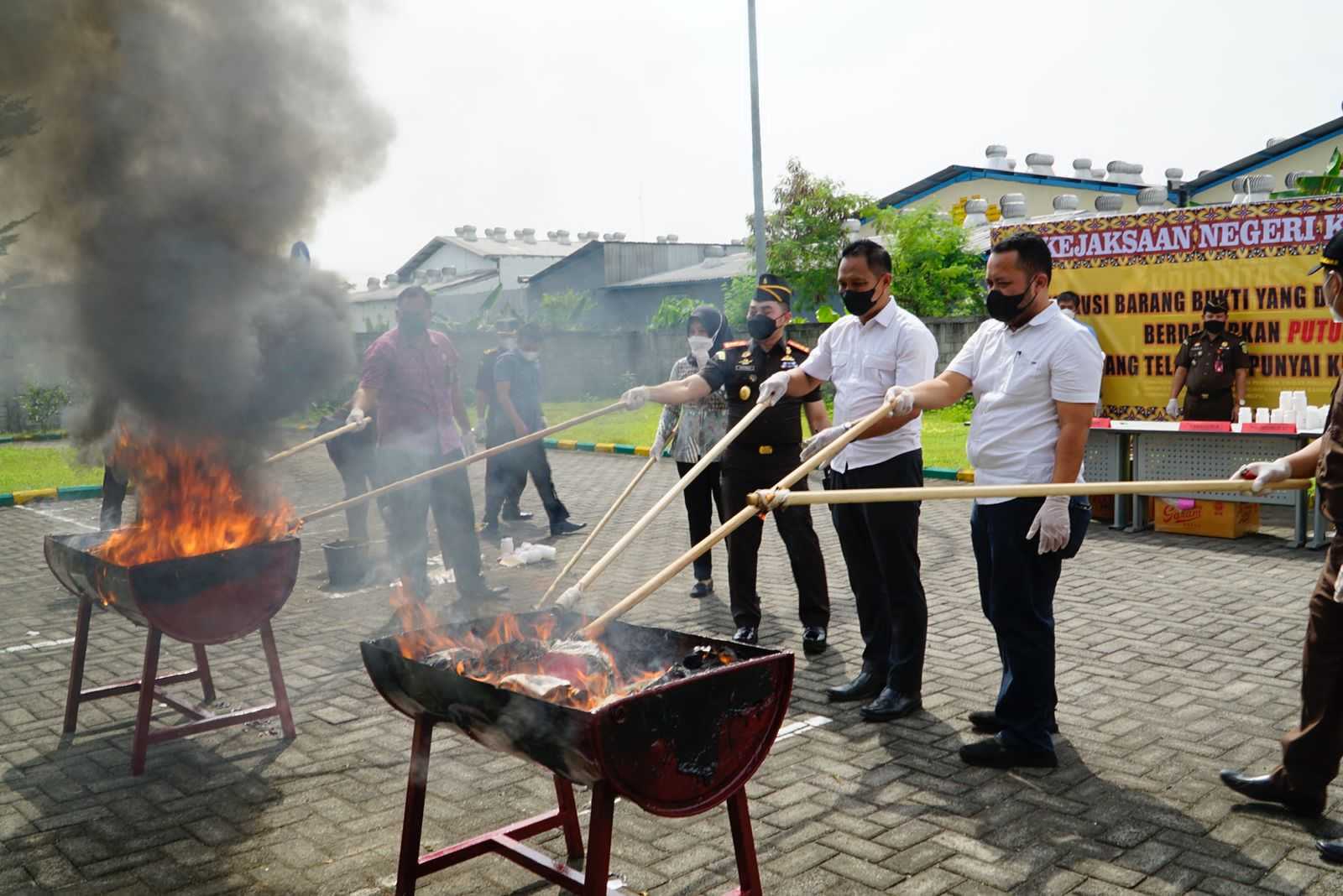 gambar utama
