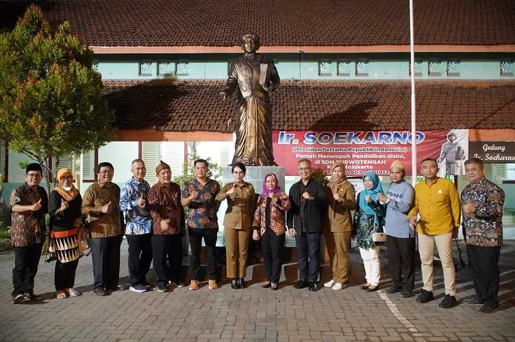 gambar utama