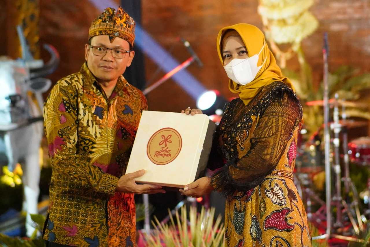 gambar utama
