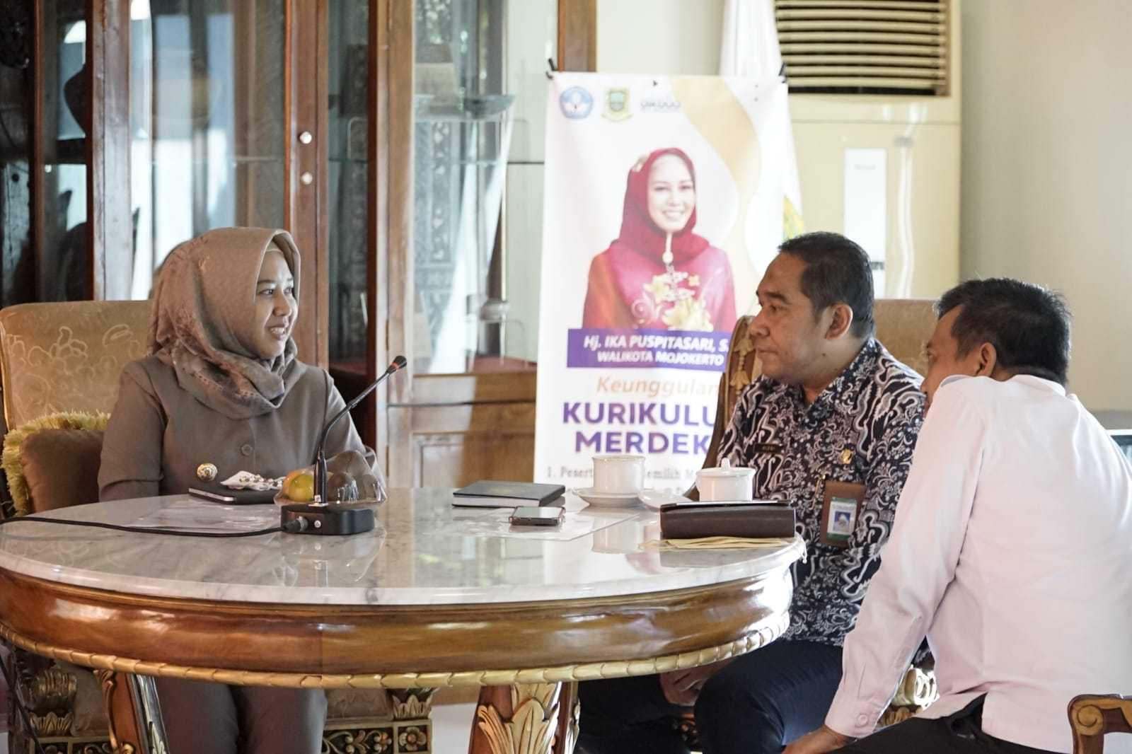 gambar utama