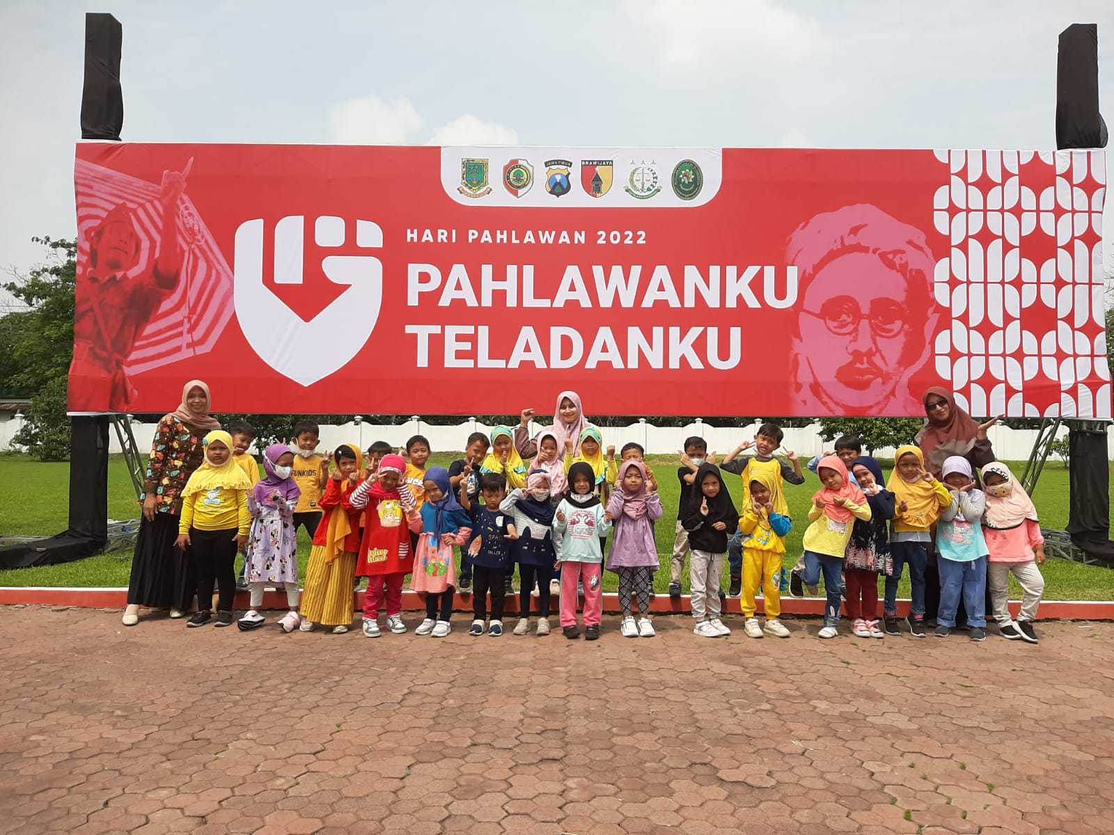 Gema Media Peringatan Hari Pahlawan Tmp Gajah Mada Ramai Dikunjungi