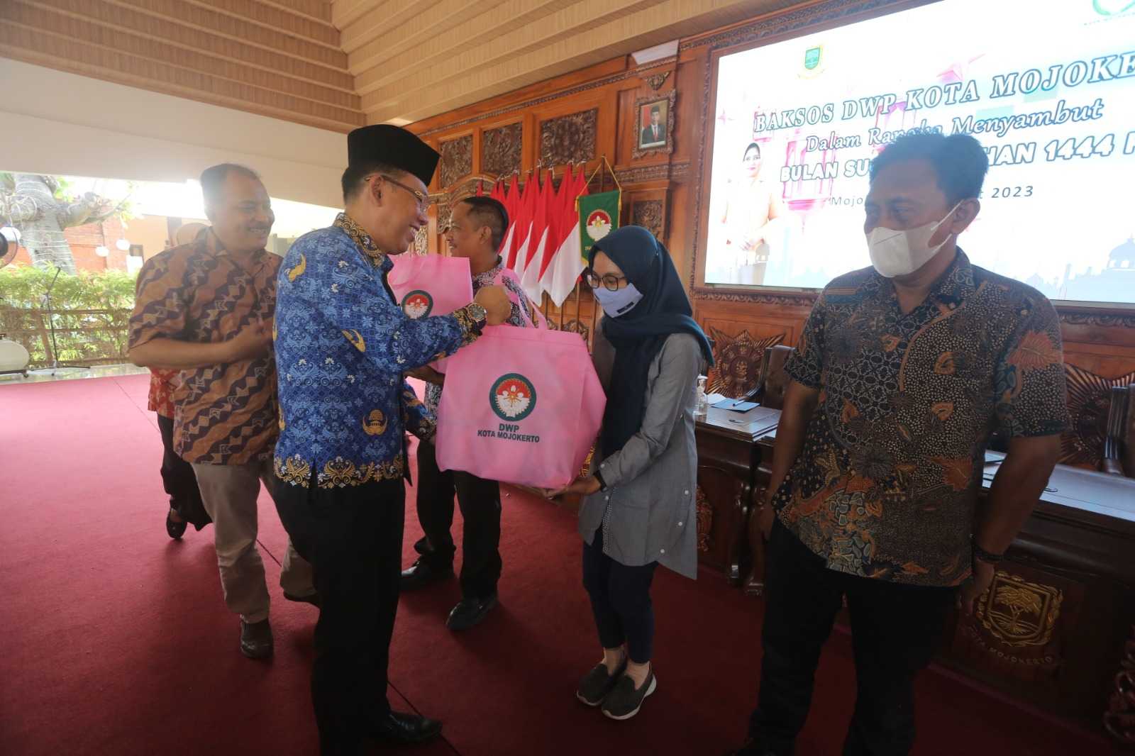 gambar utama