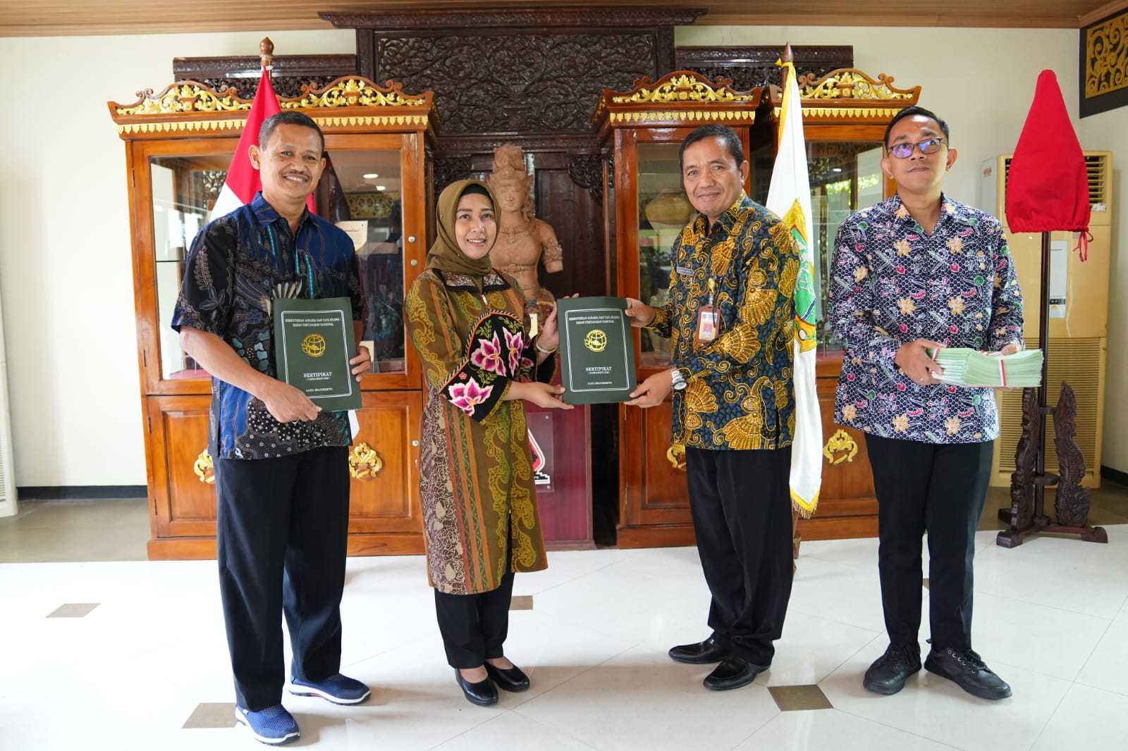 gambar utama