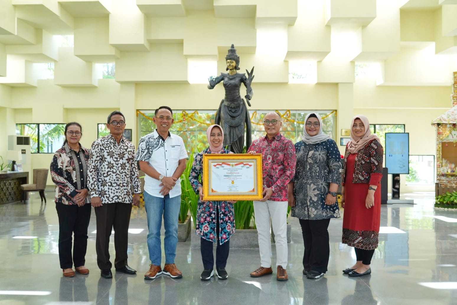 gambar utama