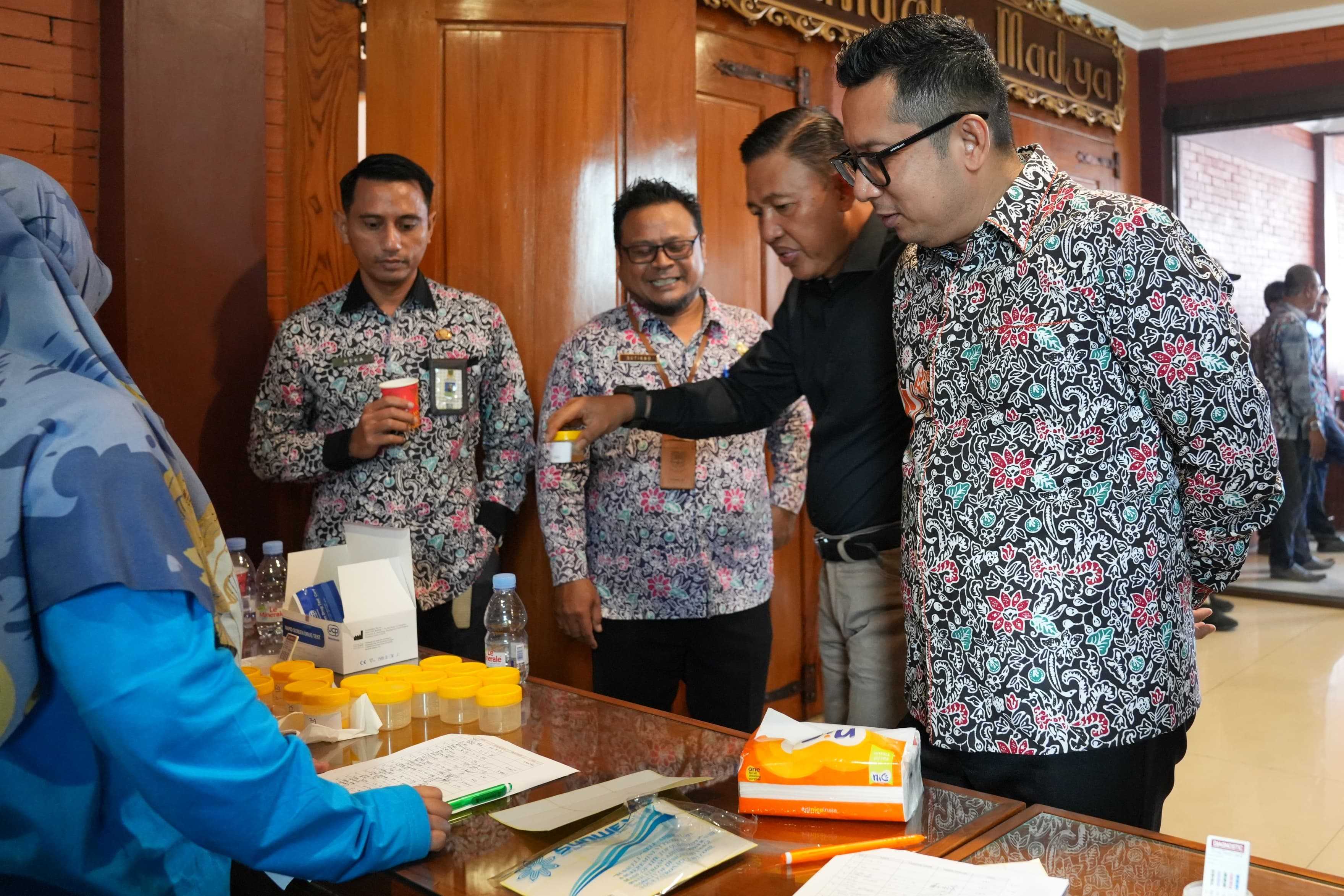 gambar utama