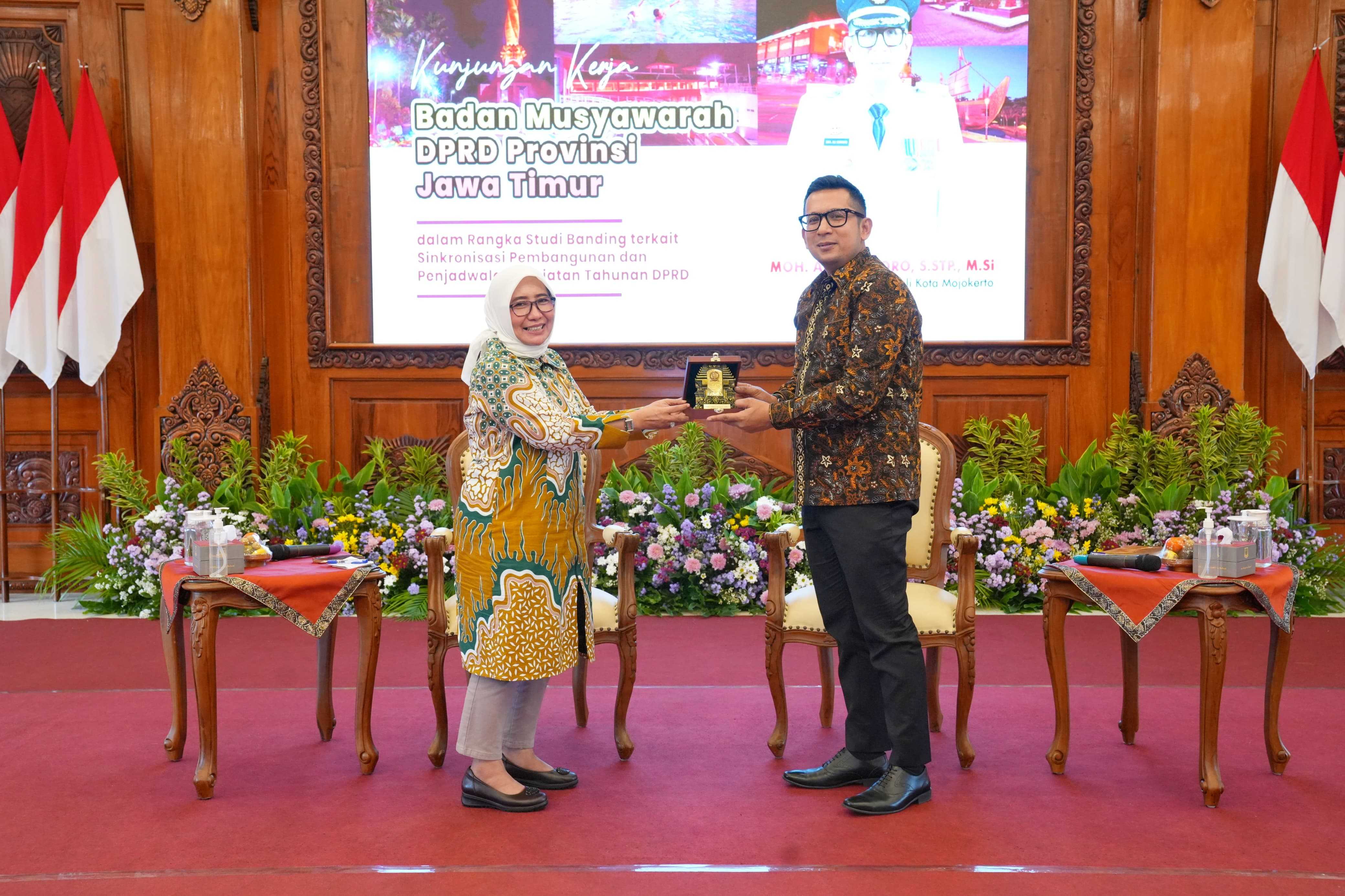 gambar utama