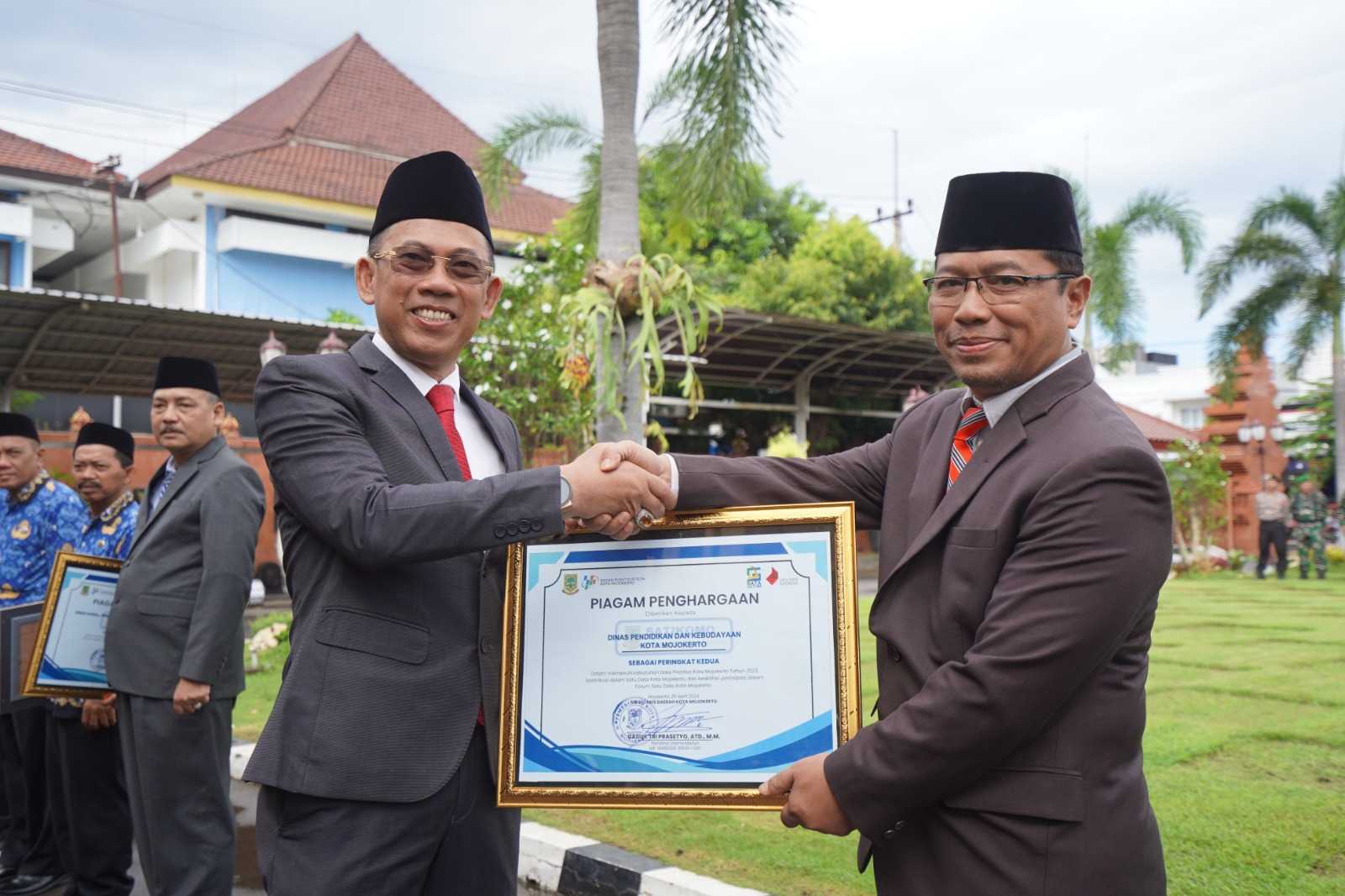 gambar utama