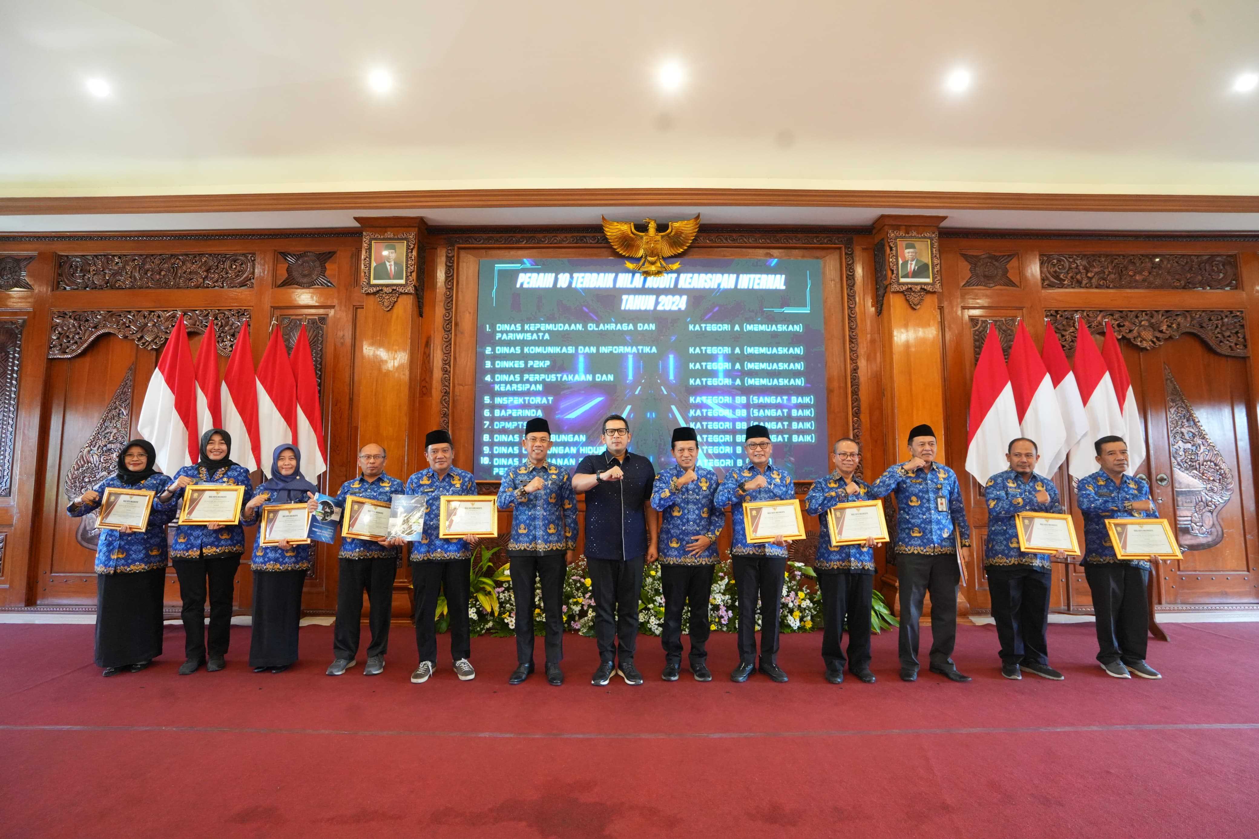 gambar utama