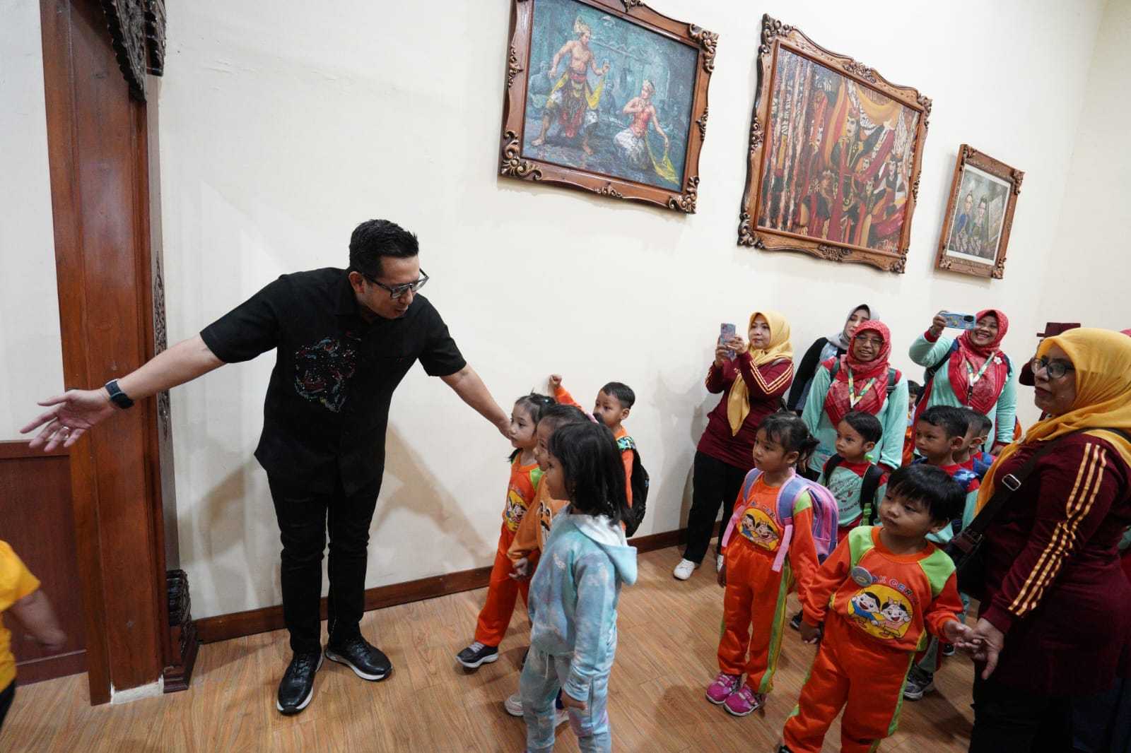 gambar utama