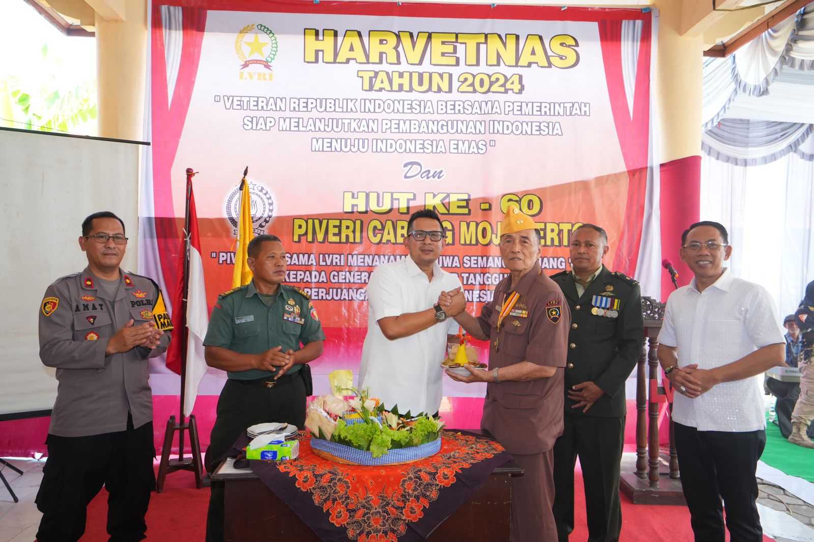 gambar utama