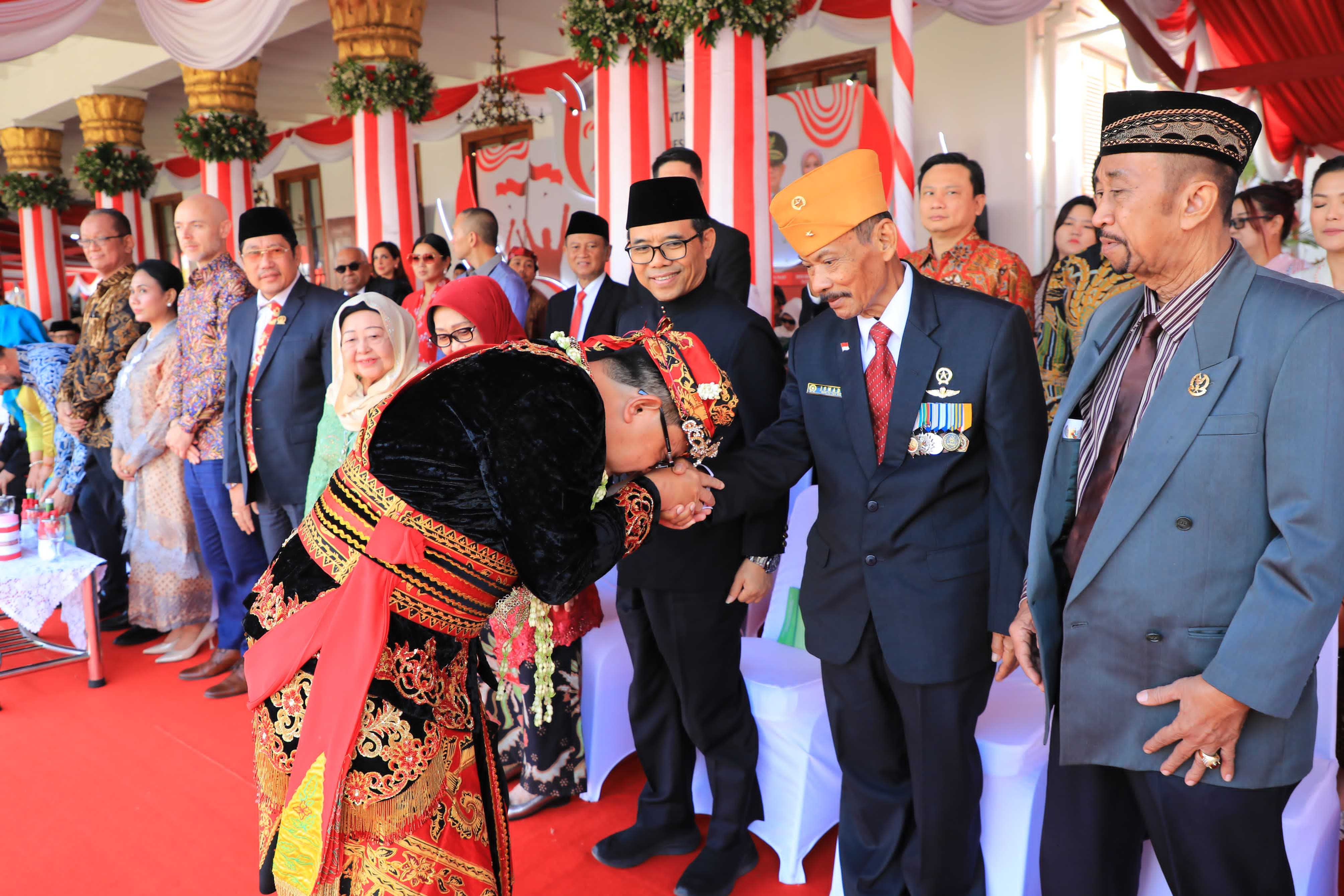 gambar utama