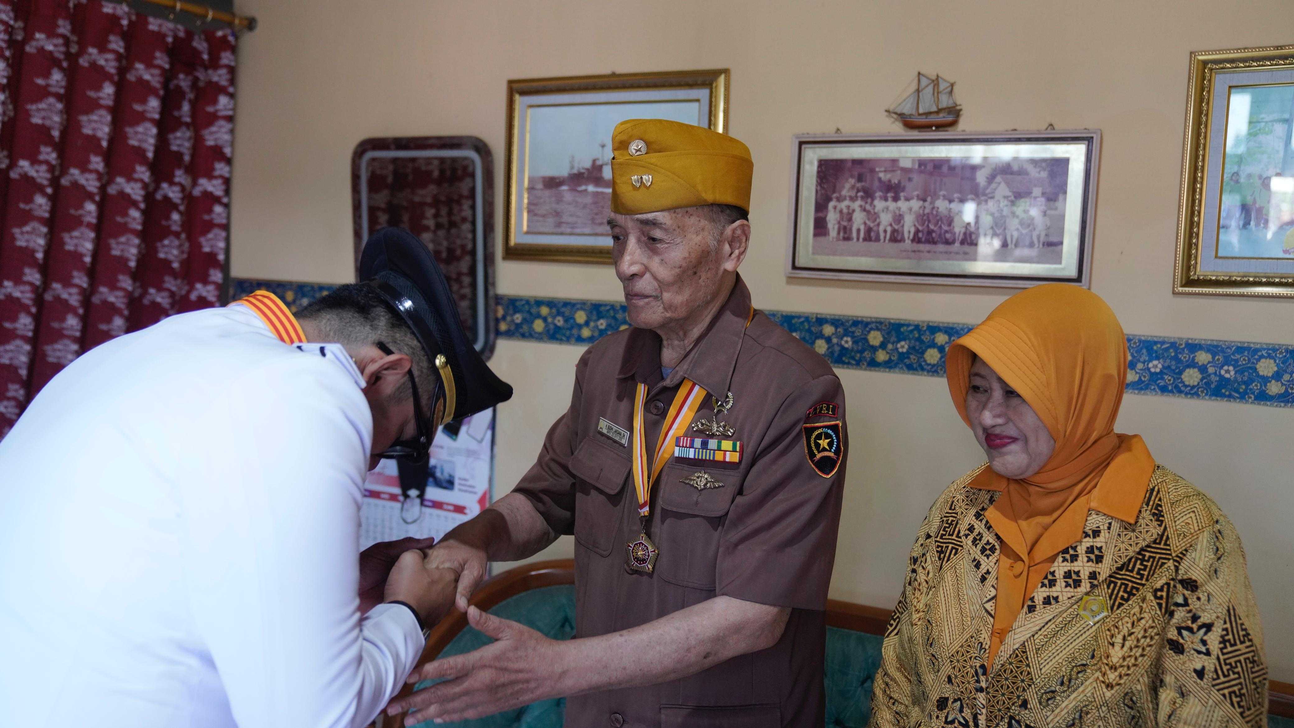 gambar utama