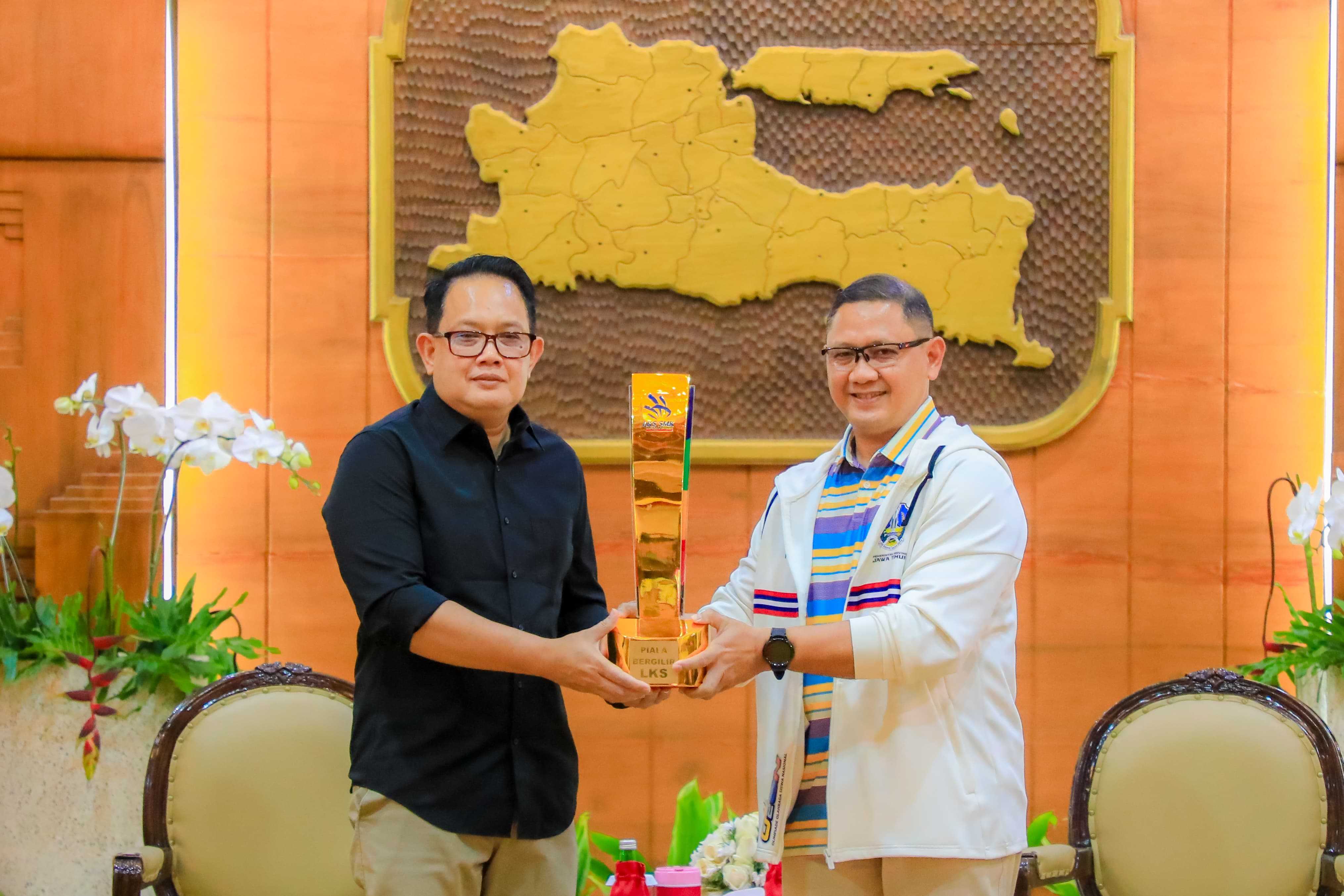 gambar utama