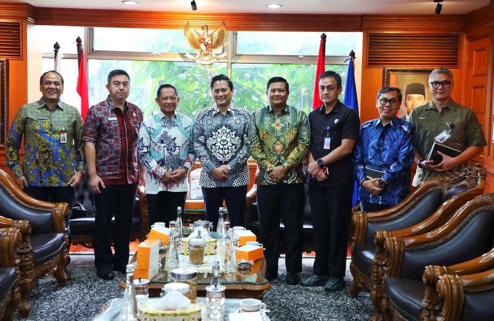gambar utama