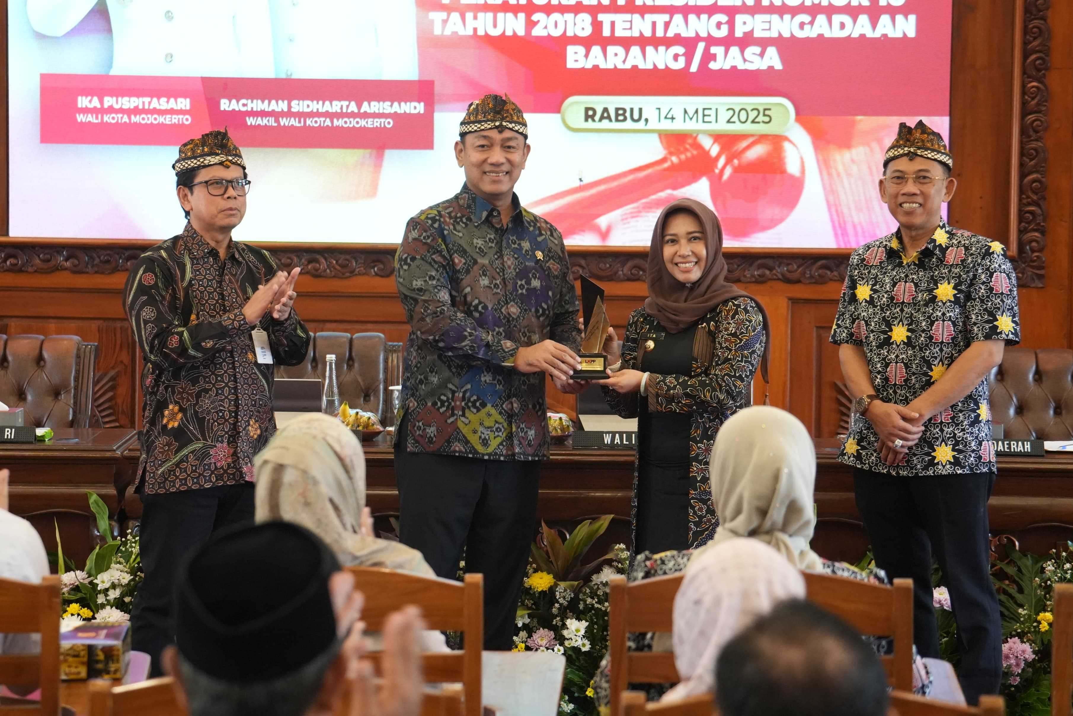 gambar utama