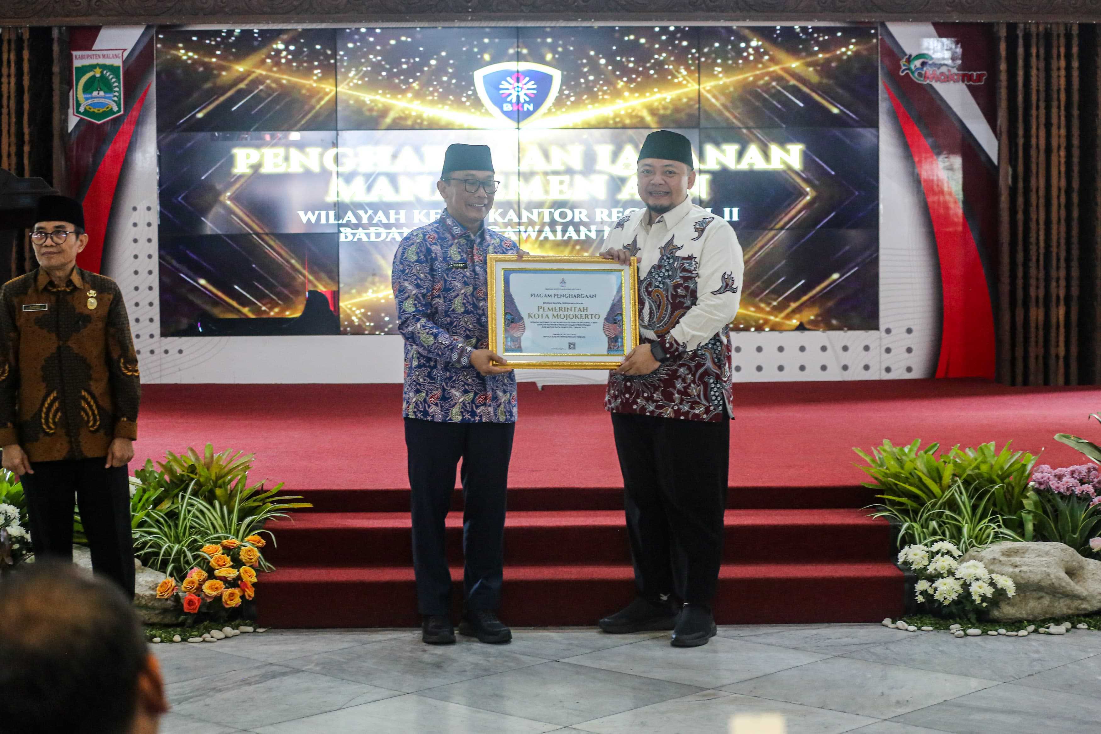 gambar utama